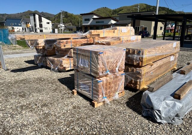 【南会津町 新築注文住宅】袖壁が映える高性能な住まい　墨出し＆構造材納品