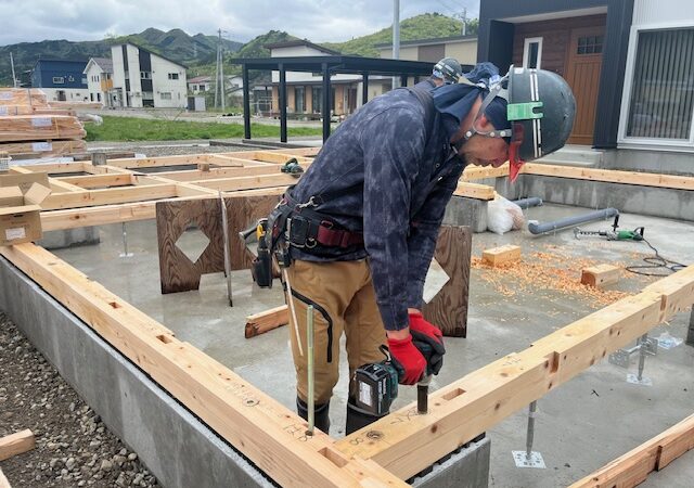 【南会津町 新築注文住宅】袖壁が映える高性能な住まい　土台入れ