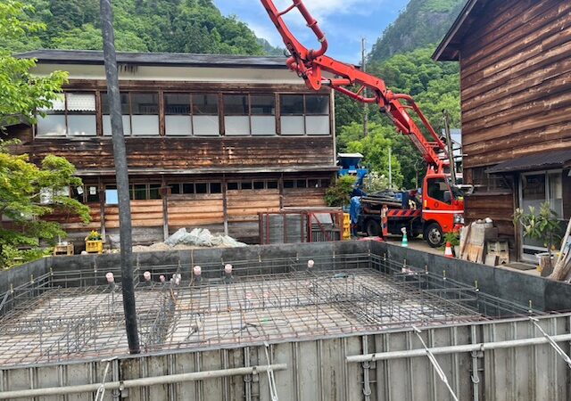 【金山町 新築注文住宅】大自然に佇むトライブリッドの住まい　耐圧盤コンクリート