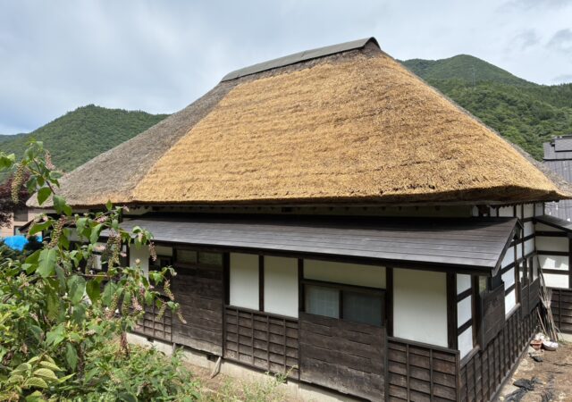 【茅葺き屋根】茅葺き屋根修繕が完了しました。